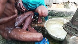 Desi bhabhi ke sath nahaya