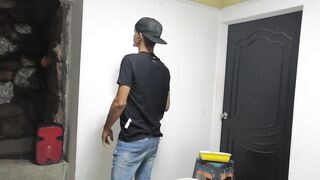 Hot MILF with a massive ass seduces painter & gets a rough fuck in HD