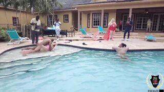 Watch Sisi Pesos suck and ride Rome Major's BBC while she craves Xmas